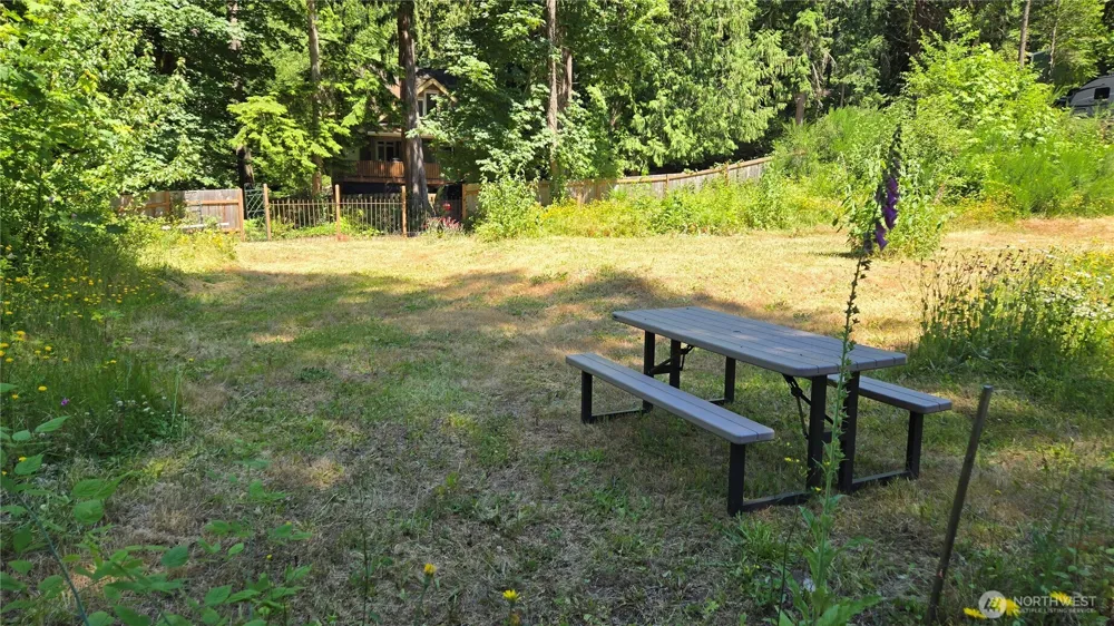 9287 NE Spruce Avenue Indianola, WA 98342