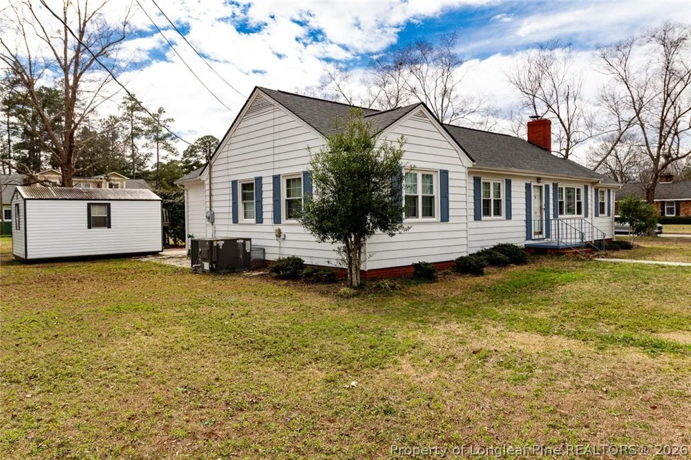 717 W Cutlar Street St Pauls, NC 28384