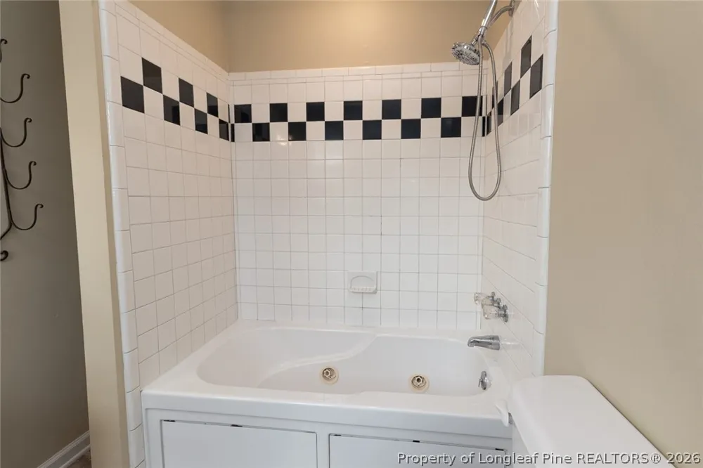 717 W Cutlar Street St Pauls, NC 28384