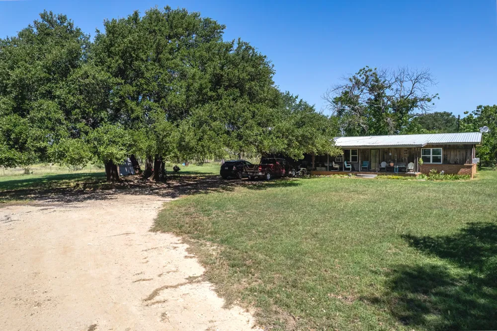 1570 FM 2805 Talpa, TX 76882