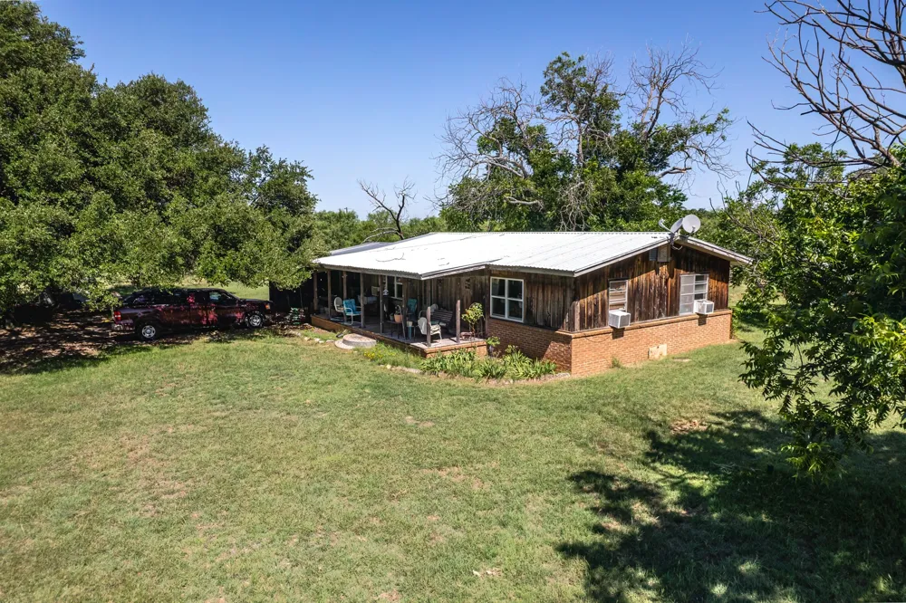 1570 FM 2805 Talpa, TX 76882