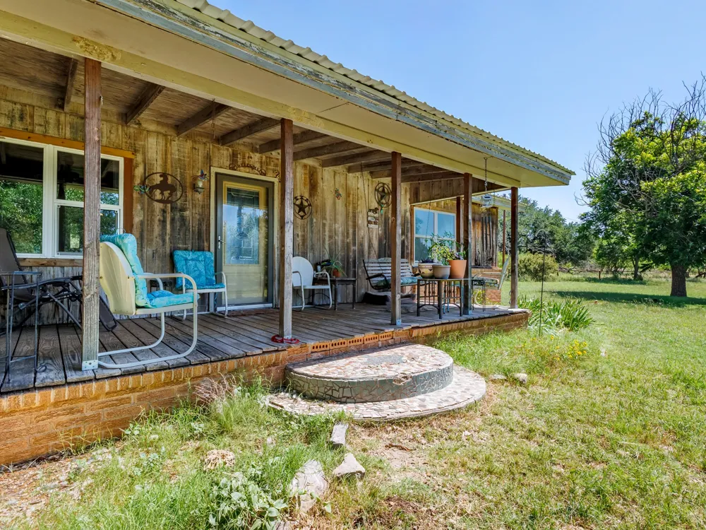 1570 FM 2805 Talpa, TX 76882