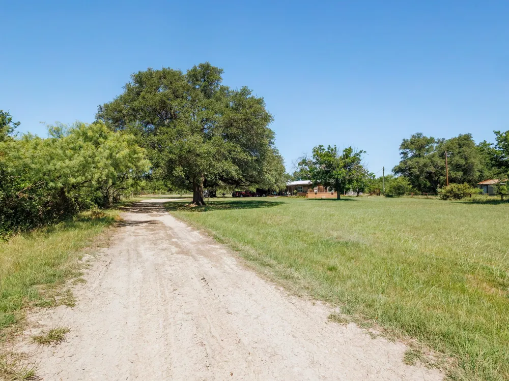 1570 FM 2805 Talpa, TX 76882