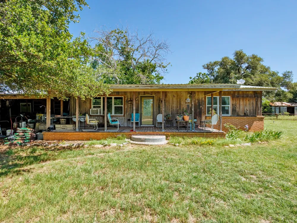 1570 FM 2805 Talpa, TX 76882