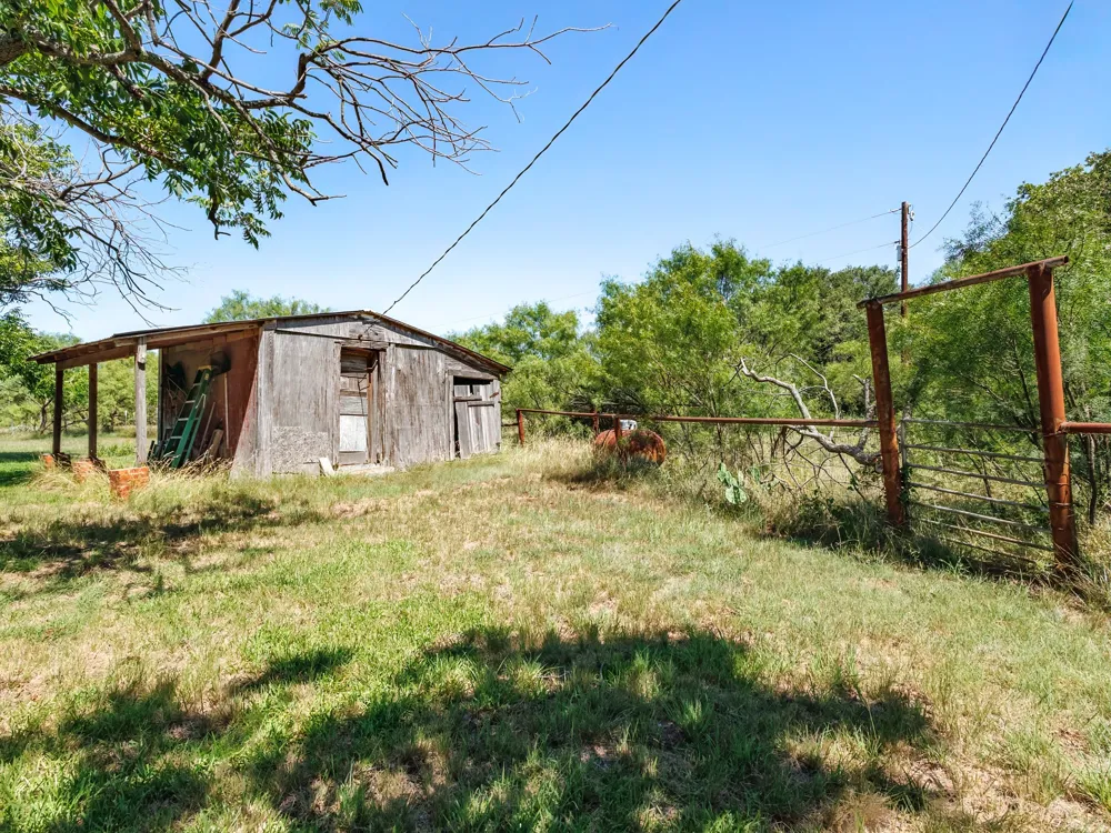 1570 FM 2805 Talpa, TX 76882