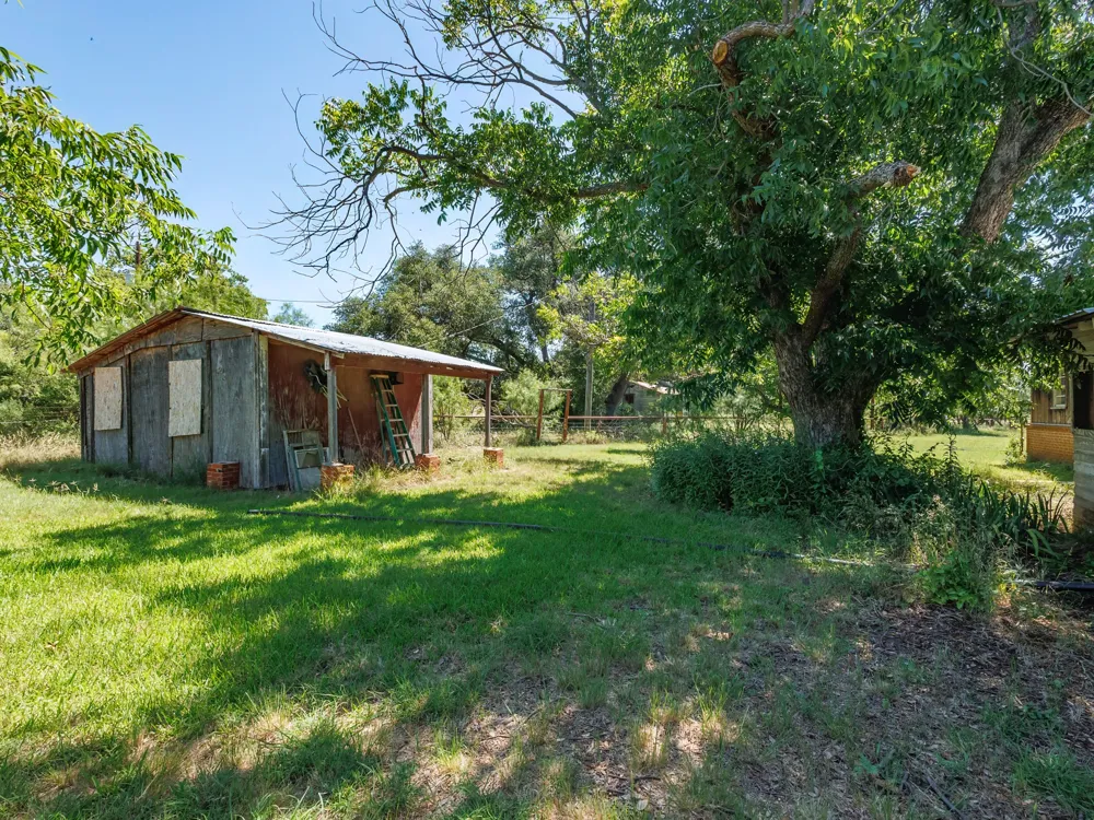 1570 FM 2805 Talpa, TX 76882