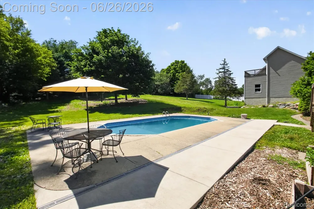 8114 Chilson Road Hamburg Township, MI 48169