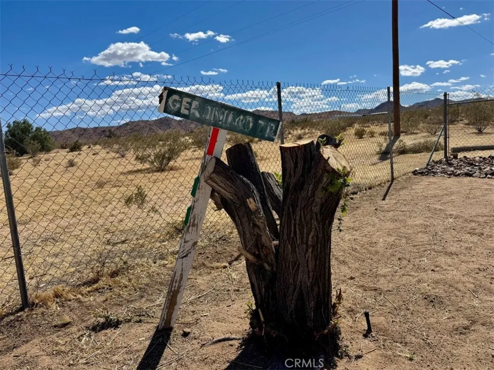 2675 Geronimo Trail Landers, CA 92285