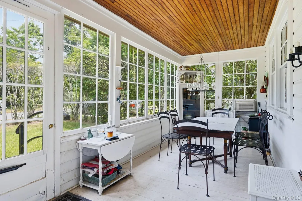 30 Edgemere Drive Southampton, NY 11968