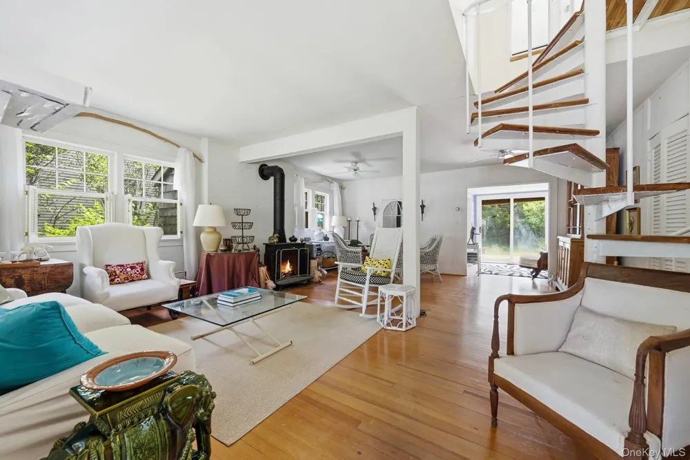 30 Edgemere Drive Southampton, NY 11968