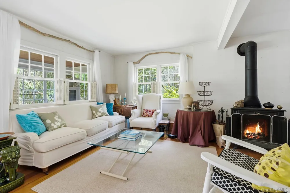 30 Edgemere Drive Southampton, NY 11968