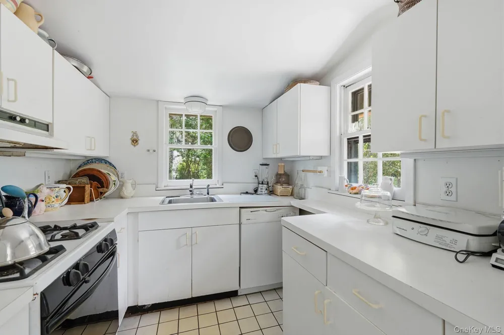 30 Edgemere Drive Southampton, NY 11968
