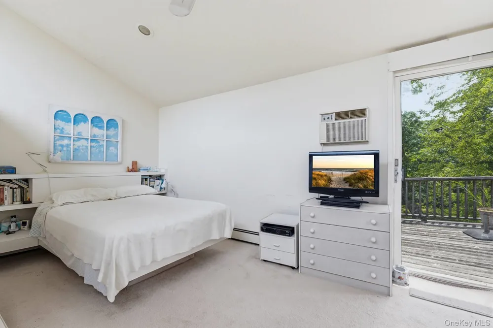 30 Edgemere Drive Southampton, NY 11968