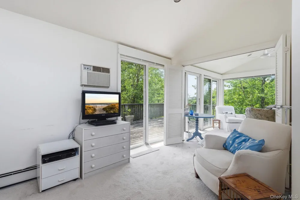 30 Edgemere Drive Southampton, NY 11968