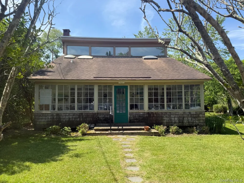 30 Edgemere Drive Southampton, NY 11968