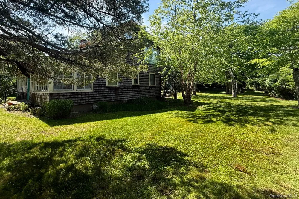30 Edgemere Drive Southampton, NY 11968