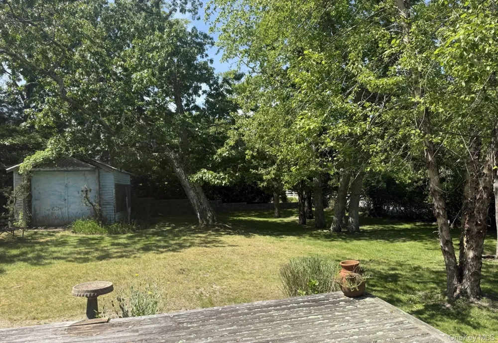 30 Edgemere Drive Southampton, NY 11968