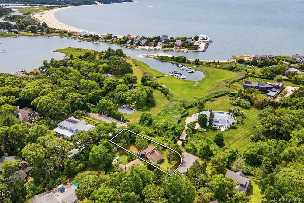 30 Edgemere Drive Southampton, NY 11968