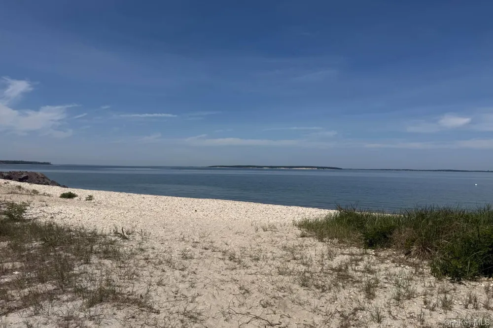 30 Edgemere Drive Southampton, NY 11968