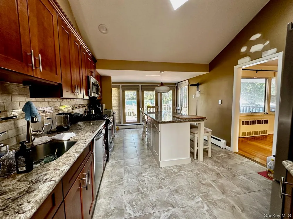 26 Canterbury Road Woodbury, NY 11797