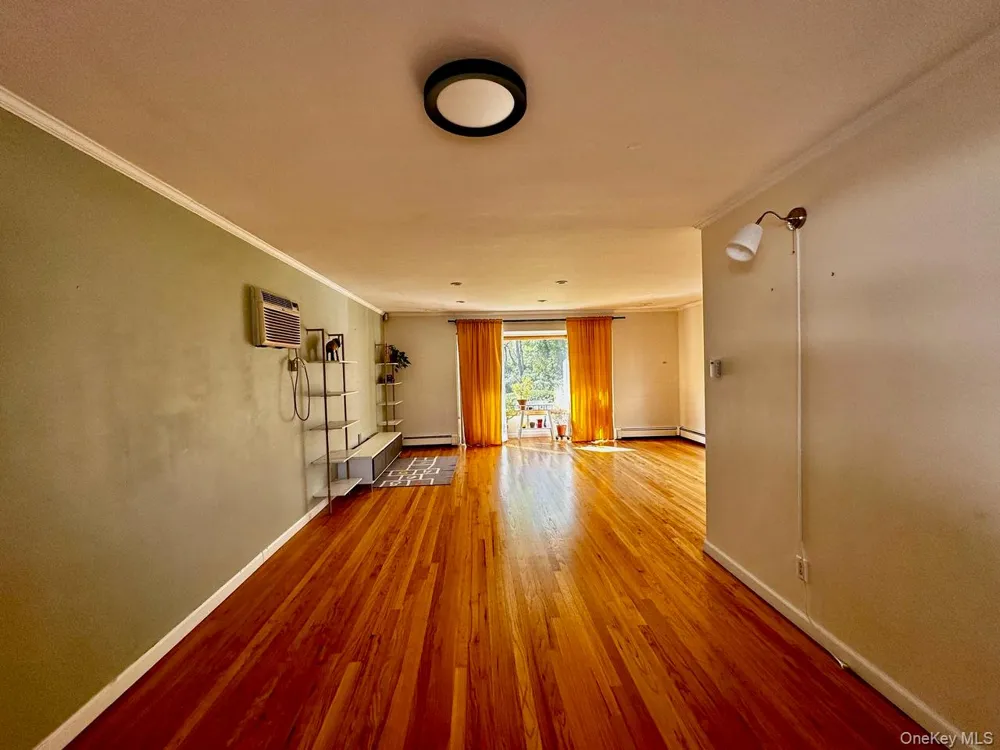 26 Canterbury Road Woodbury, NY 11797