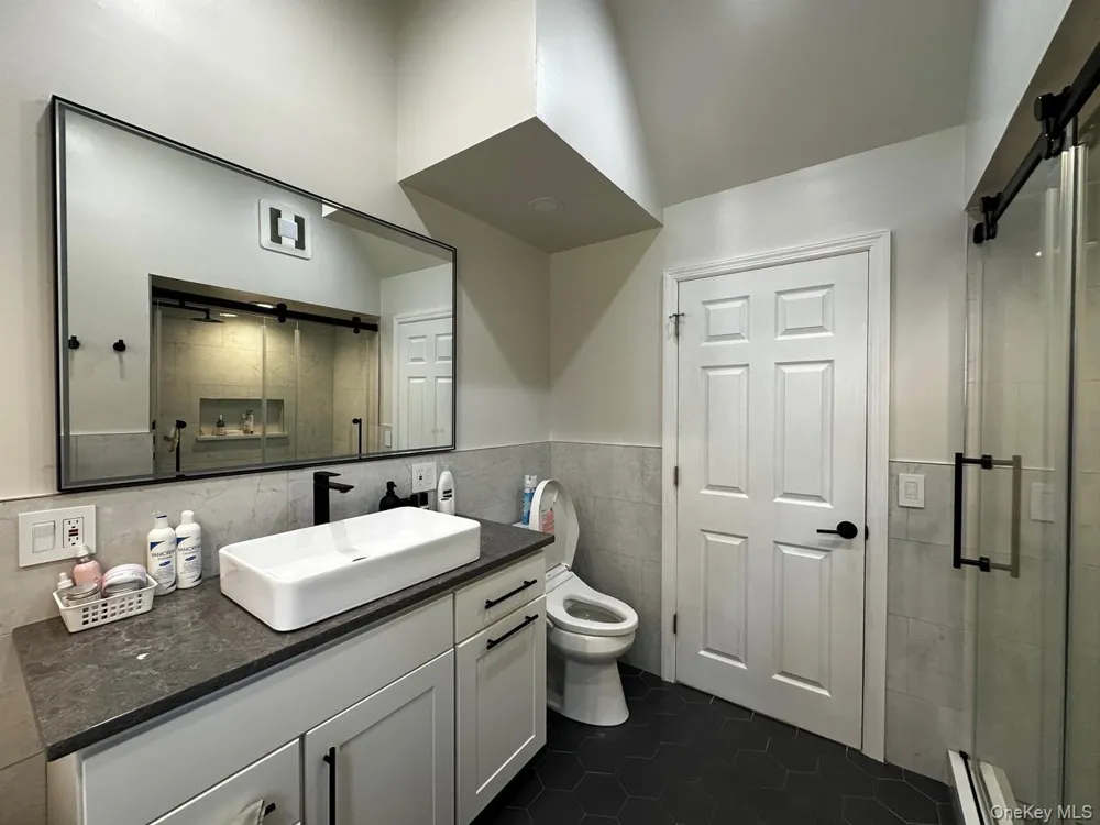 26 Canterbury Road Woodbury, NY 11797