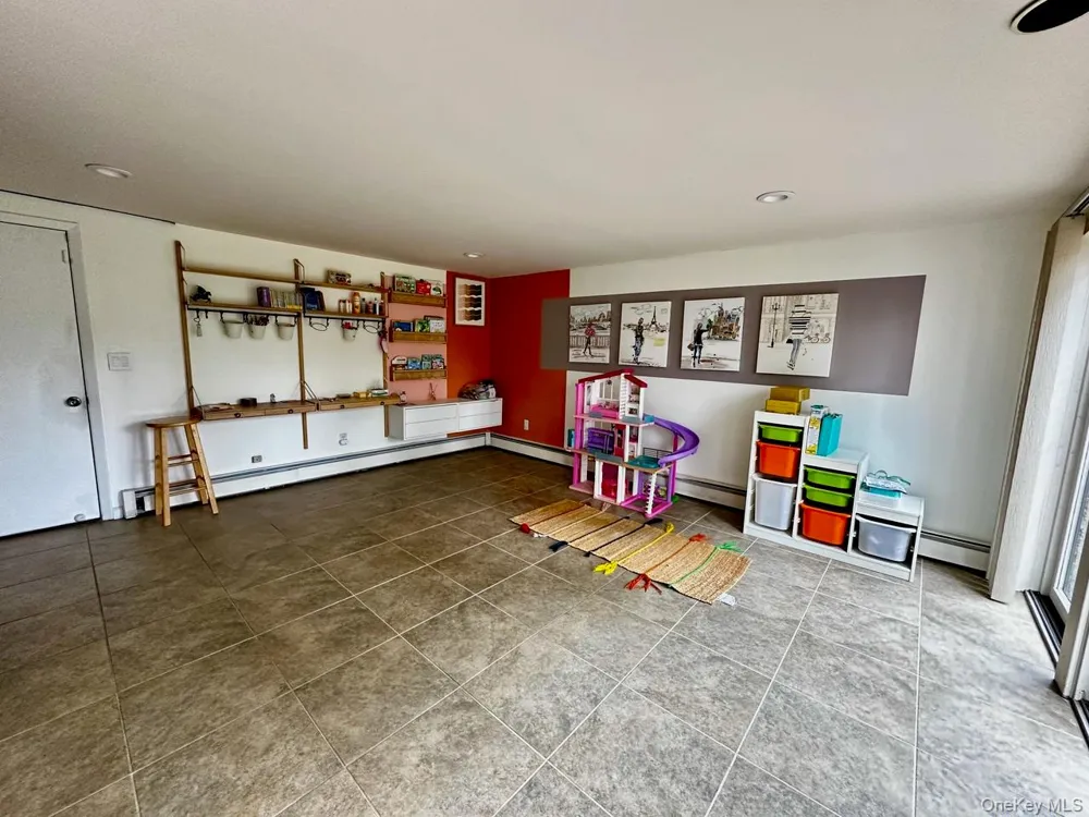 26 Canterbury Road Woodbury, NY 11797