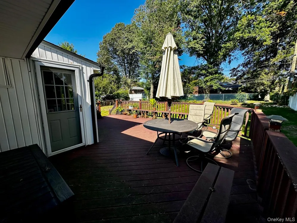 26 Canterbury Road Woodbury, NY 11797