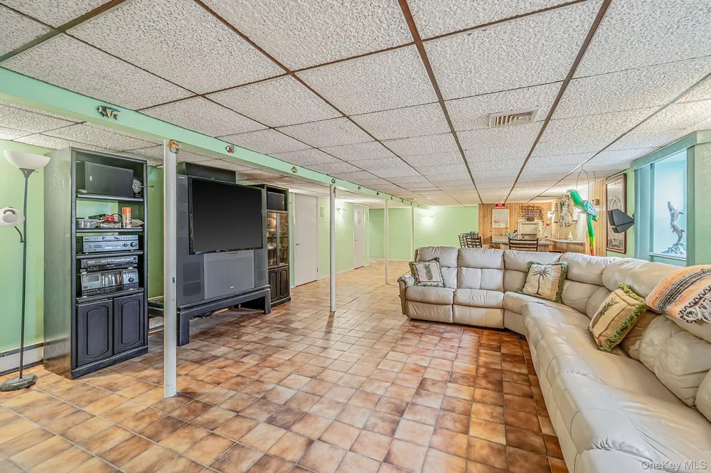 138 River Road Shirley, NY 11967