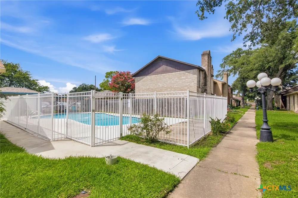 101 Maplewood Drive #20 Victoria, TX 77901