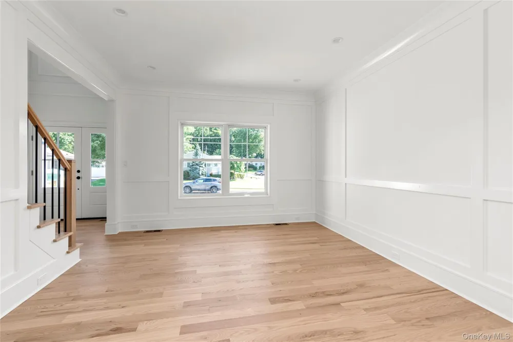 23 Garden Circle Syosset, NY 11791