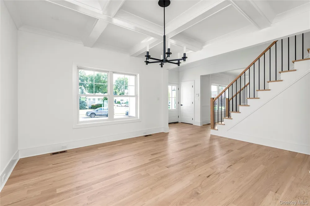 23 Garden Circle Syosset, NY 11791