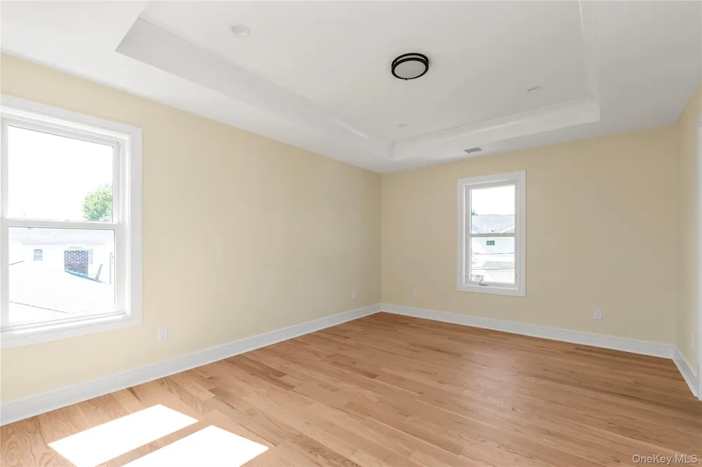 23 Garden Circle Syosset, NY 11791