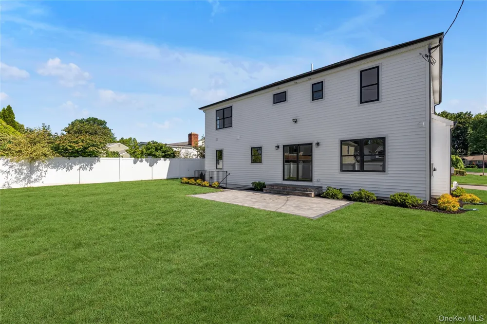 23 Garden Circle Syosset, NY 11791