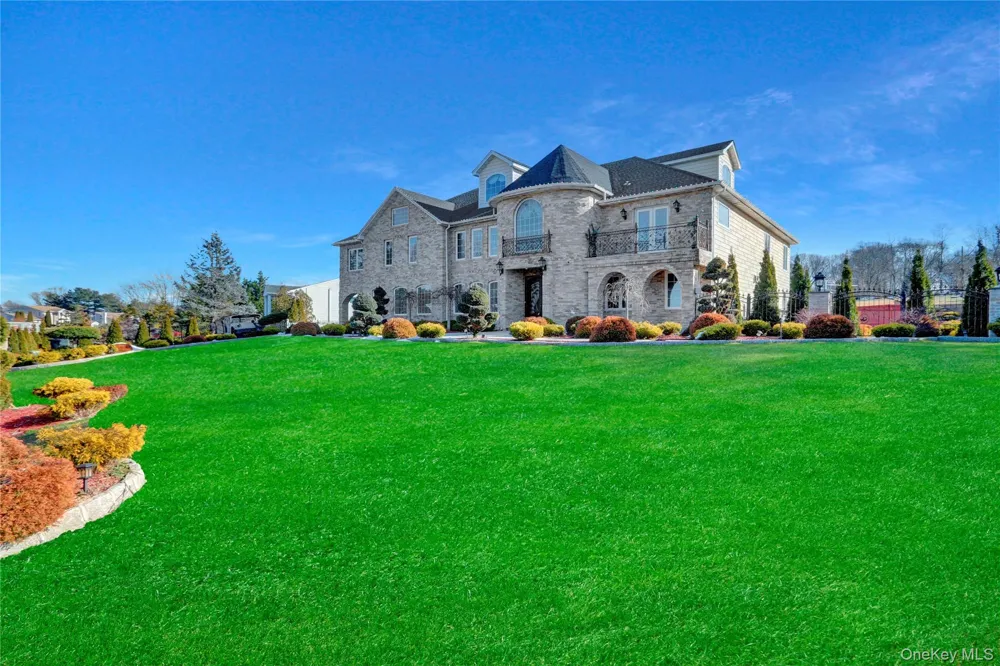120 Majestic Drive Dix Hills, NY 11746