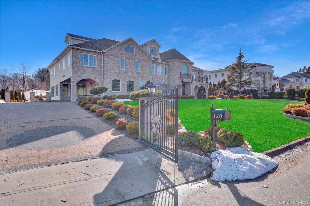 120 Majestic Drive Dix Hills, NY 11746