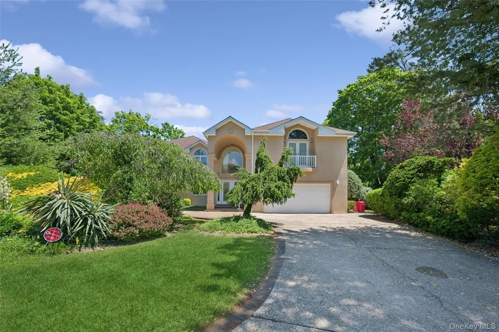 1319 Auerbach Avenue Hewlett Harbor, NY 11557