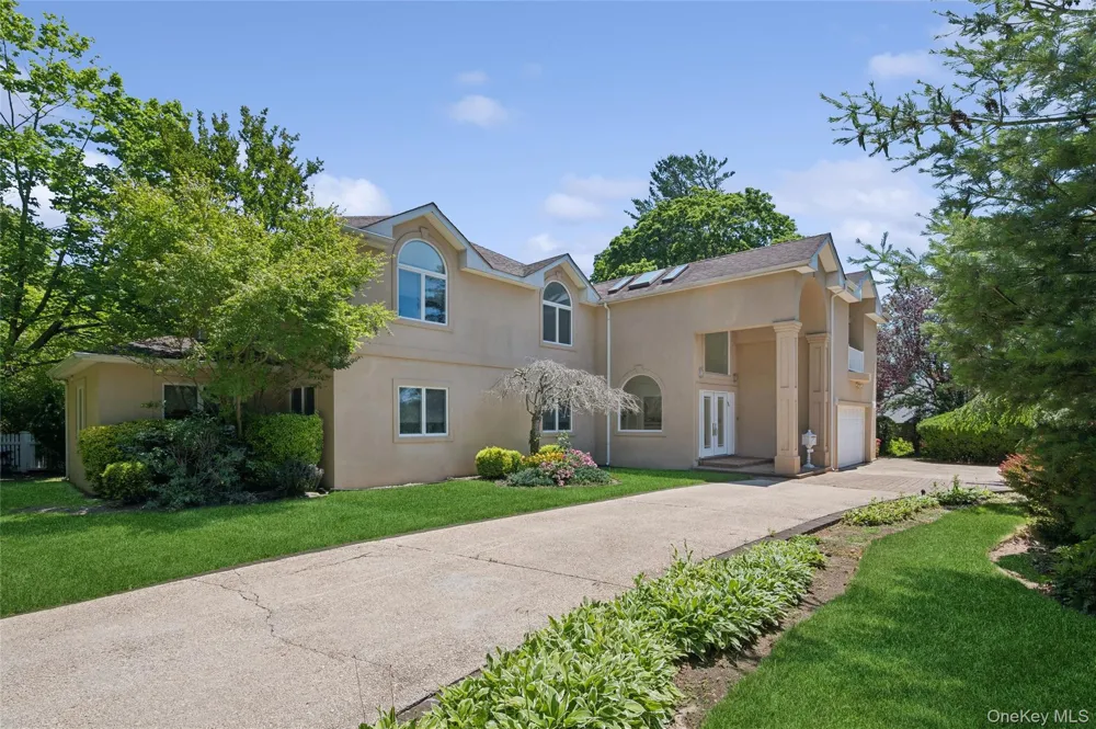 1319 Auerbach Avenue Hewlett Harbor, NY 11557