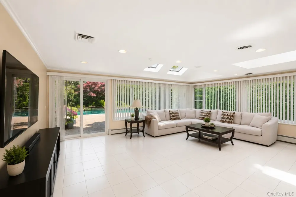 1319 Auerbach Avenue Hewlett Harbor, NY 11557
