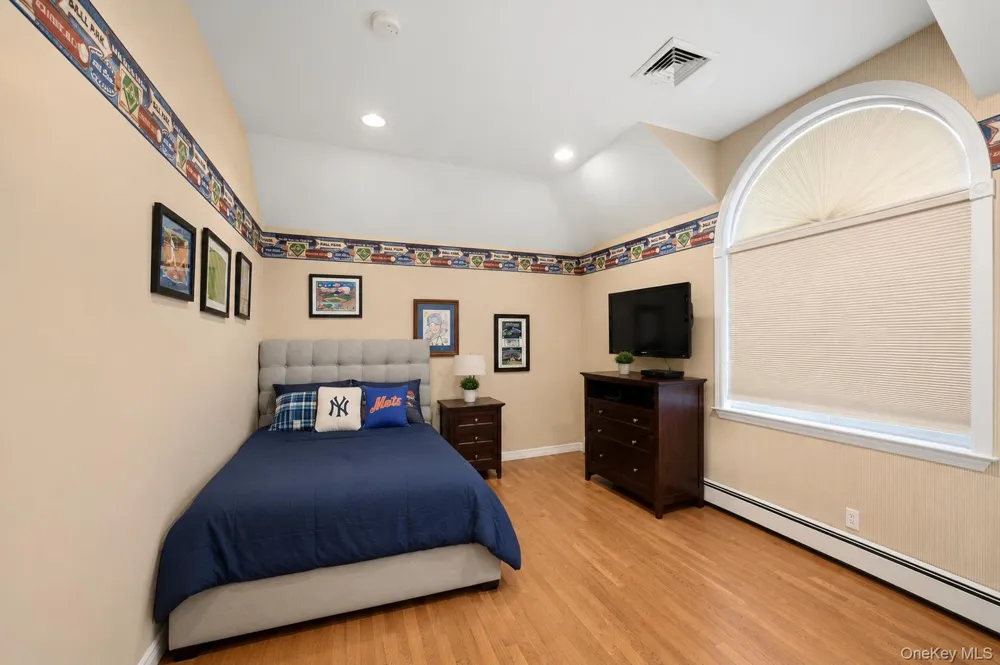1319 Auerbach Avenue Hewlett Harbor, NY 11557