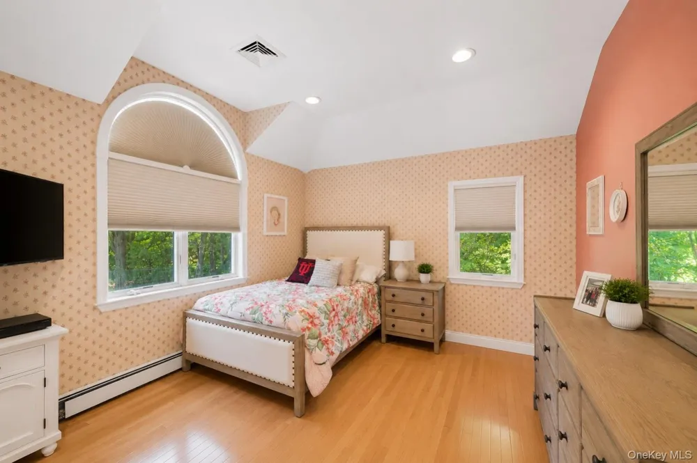 1319 Auerbach Avenue Hewlett Harbor, NY 11557