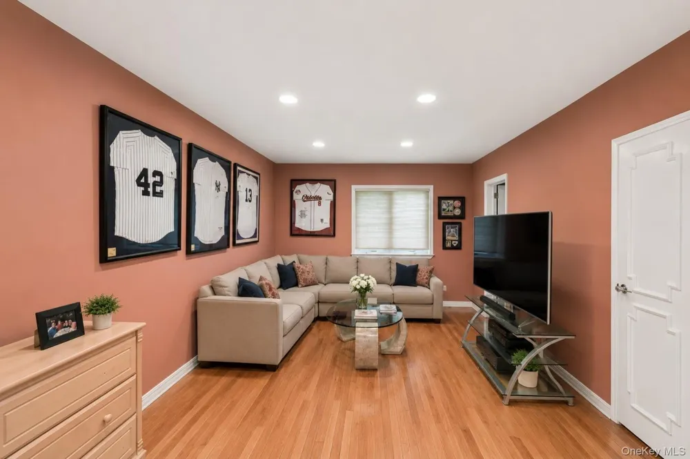 1319 Auerbach Avenue Hewlett Harbor, NY 11557