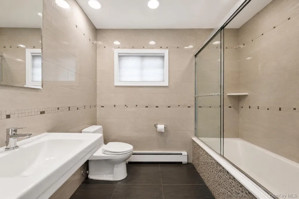 1319 Auerbach Avenue Hewlett Harbor, NY 11557