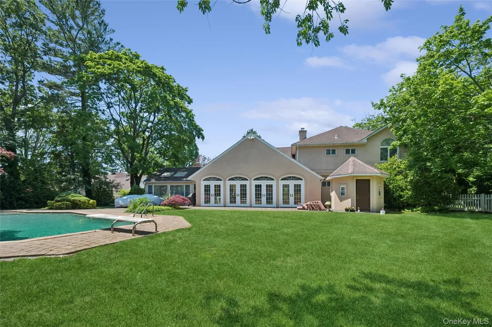 1319 Auerbach Avenue Hewlett Harbor, NY 11557