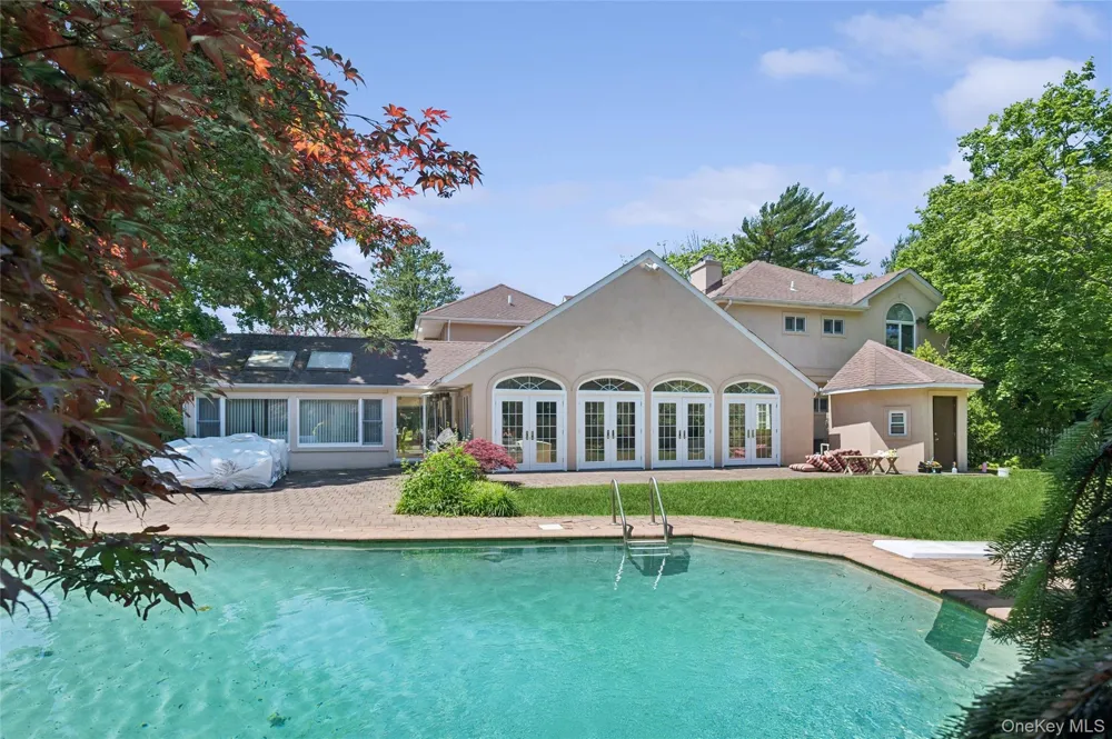 1319 Auerbach Avenue Hewlett Harbor, NY 11557