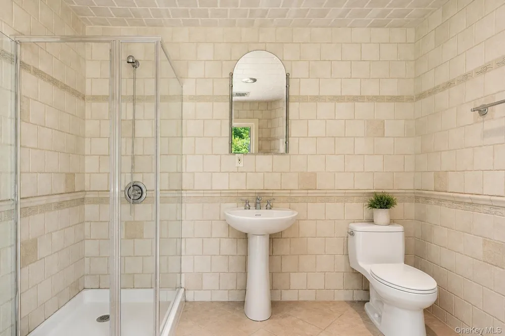 1319 Auerbach Avenue Hewlett Harbor, NY 11557
