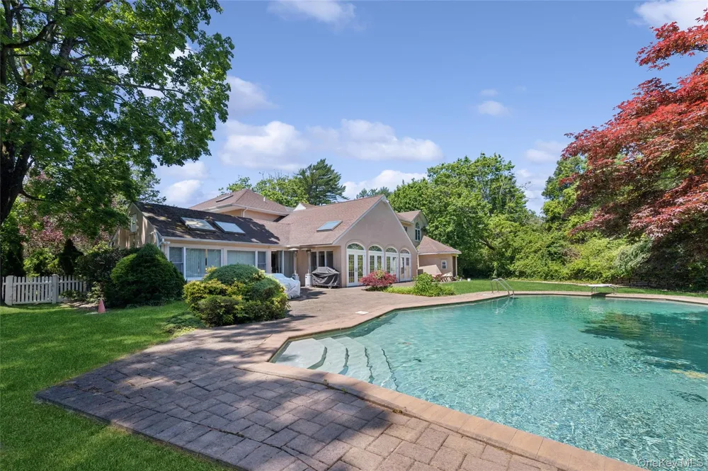 1319 Auerbach Avenue Hewlett Harbor, NY 11557