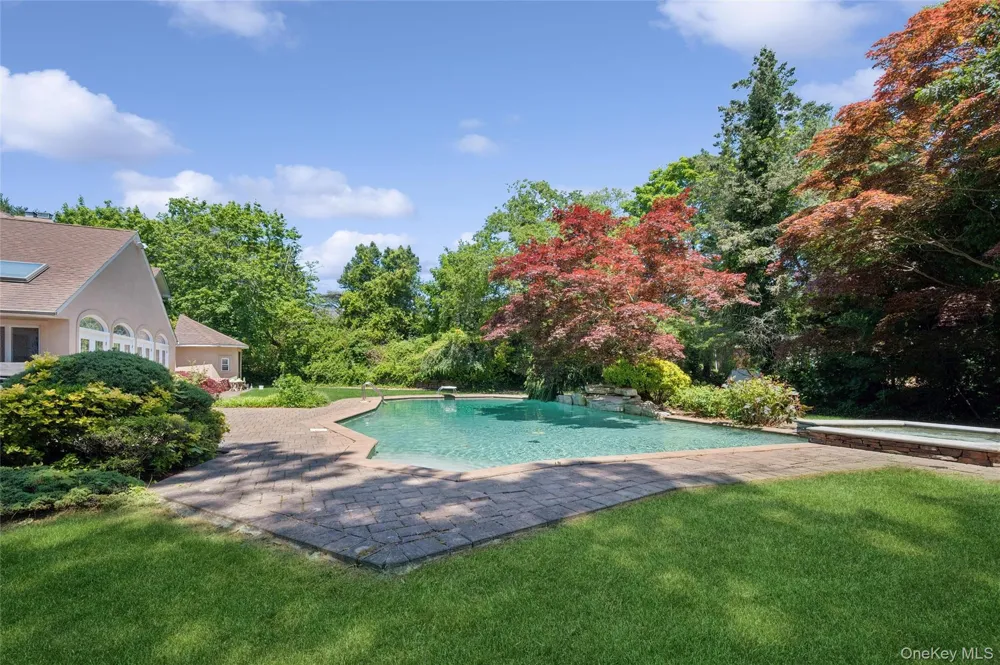 1319 Auerbach Avenue Hewlett Harbor, NY 11557