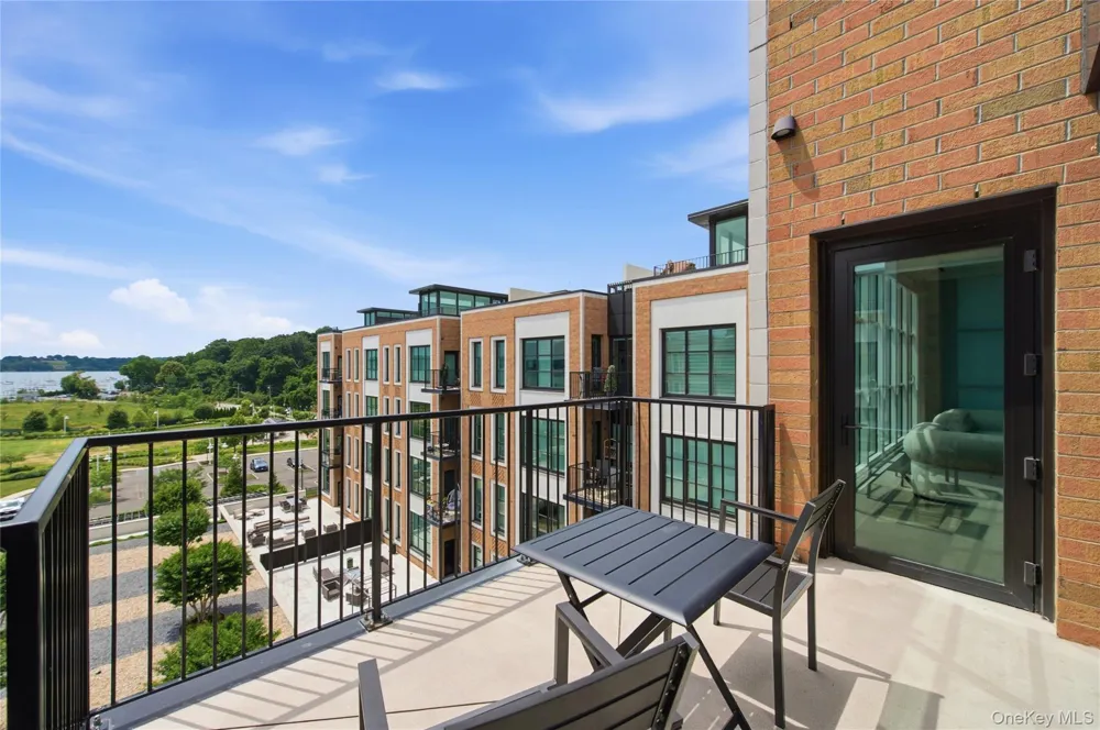 100 Garvies Point Road #1311 Glen Cove, NY 11542