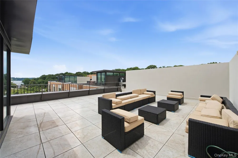 100 Garvies Point Road #1311 Glen Cove, NY 11542